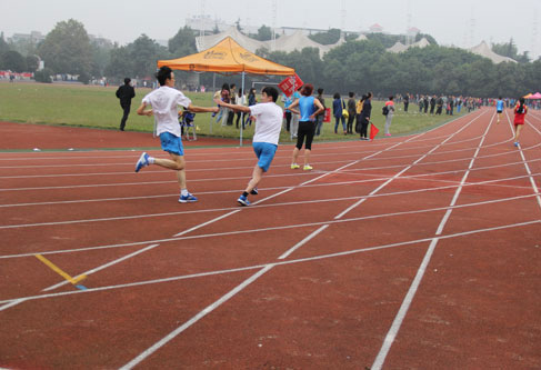 跑向終點(diǎn)，你們的背影是最美的畫面！