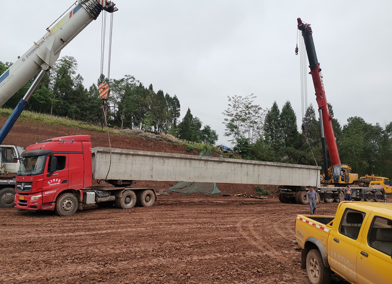 成資渝TJ7項目順利完成首座橋梁半幅預制T梁架設
