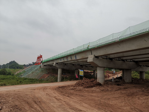 成資渝TJ7項目順利完成團(tuán)結(jié)中橋梁板架設(shè)
