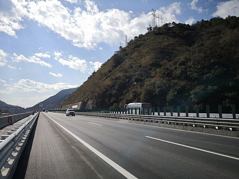 瀘黃高速梳妝臺大橋改擴建完工實現通車6_副本.jpg