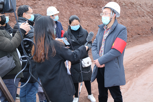 四川新聞網(wǎng)等多家媒體采訪公司成資渝TJ6 項(xiàng)目復(fù)工生產(chǎn)情況