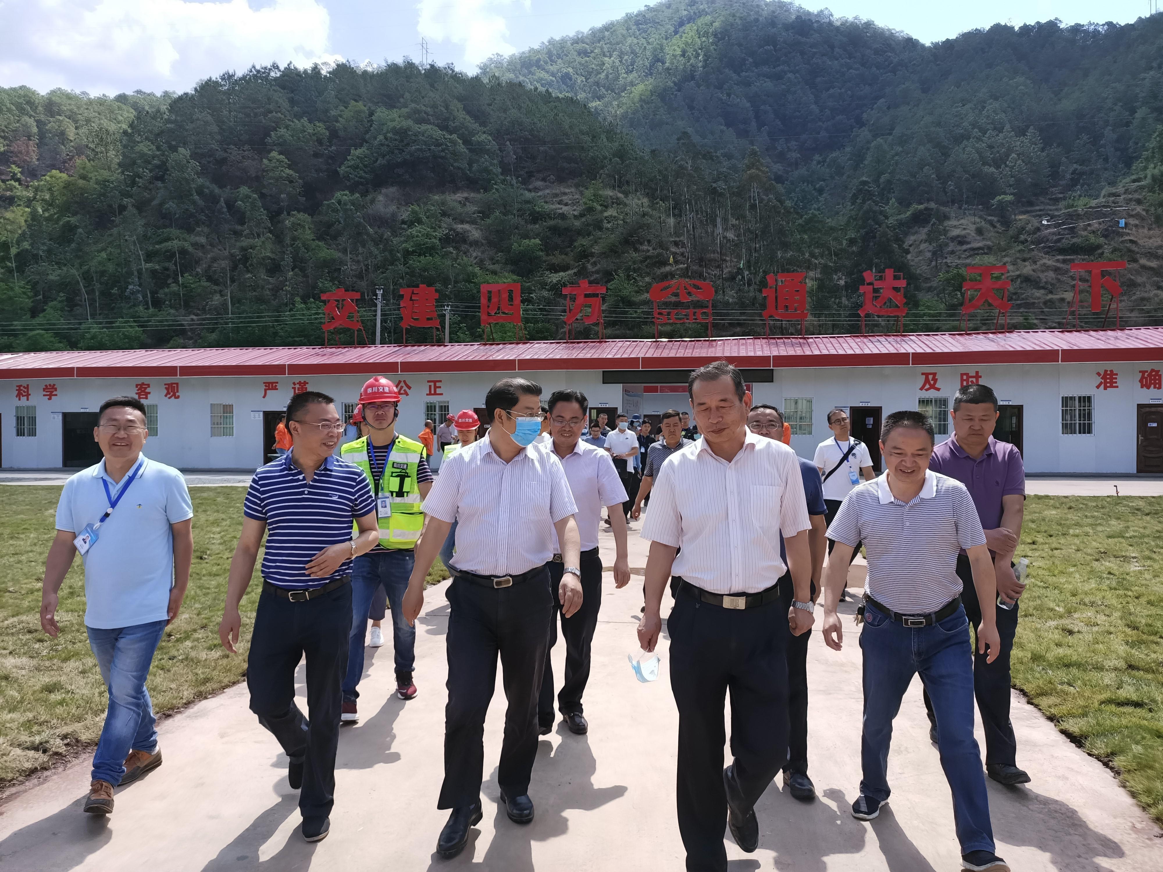 涼山州常務副州長蔣剛調(diào)研德會TJ1-3項目部K48智慧場站.jpg