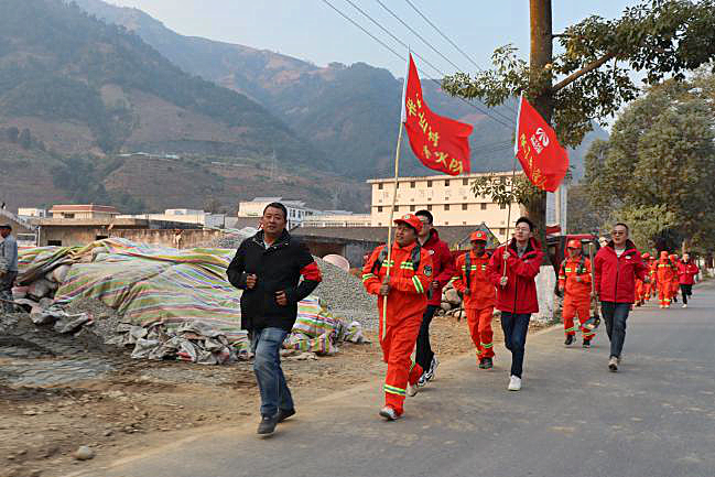 政府有命令  企業(yè)見行動—公路分公司項(xiàng)目黨支部參與森林防火系列活動