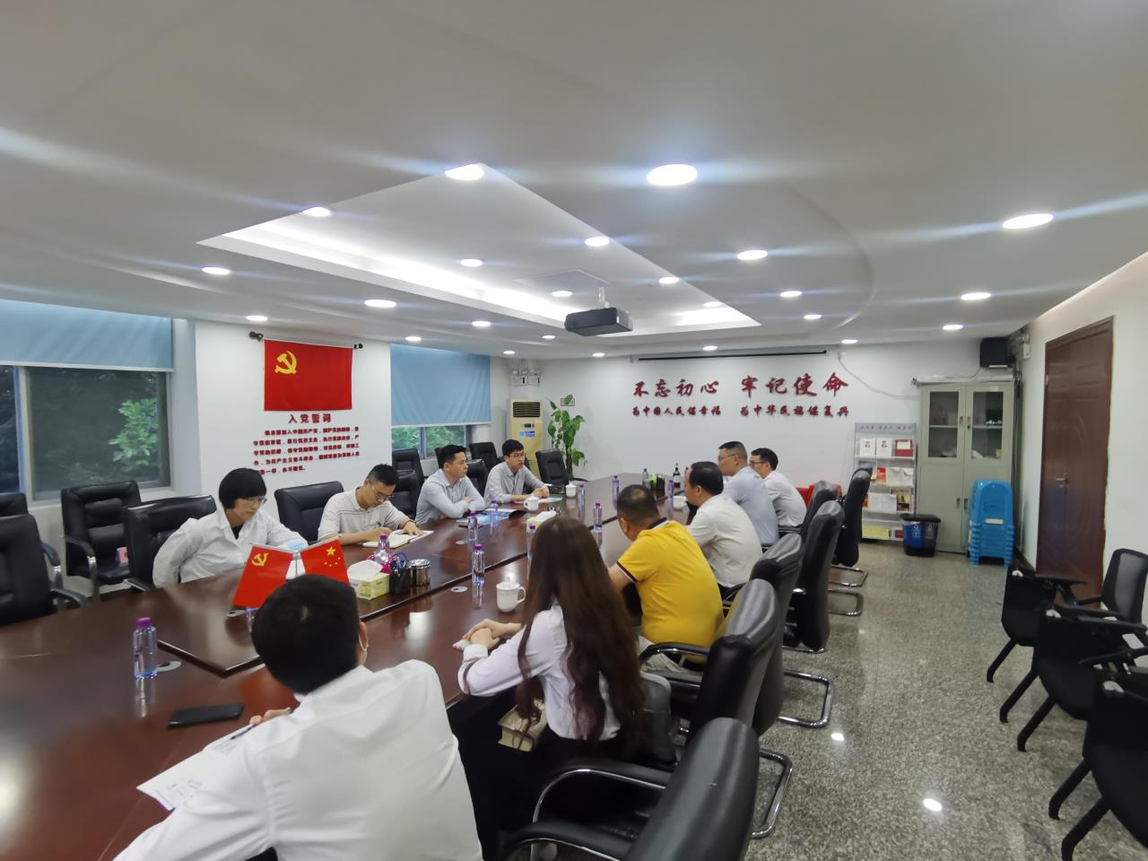 交建路面公司與珠海市鶴洲新區(qū)區(qū)政府、南水鎮(zhèn)人民政府分別召開合作洽談會(huì)